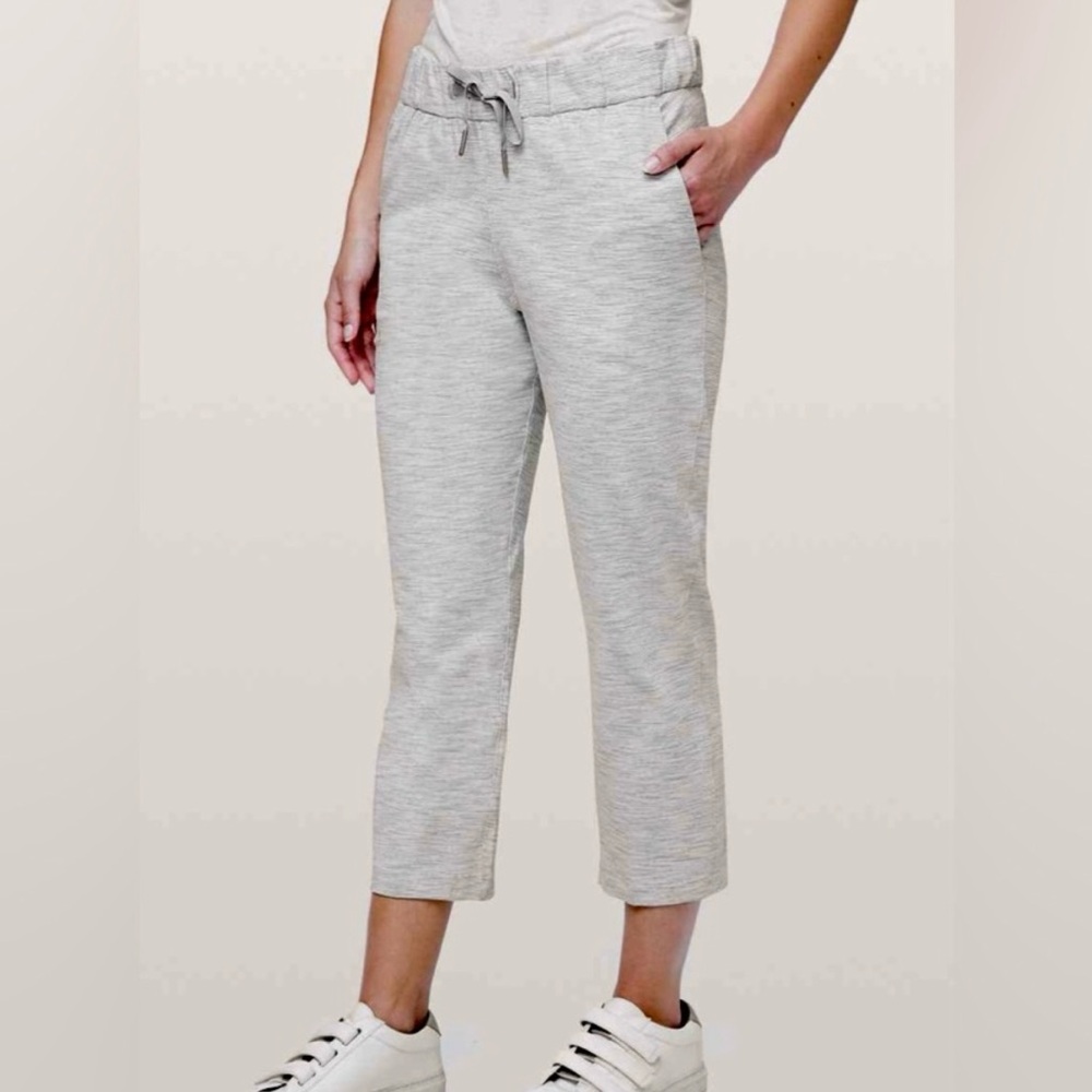 Lululemon -On The Fly-Pants, White & Gray stripes size 4